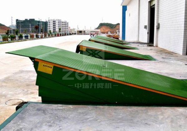 固定登車橋 固定登車橋